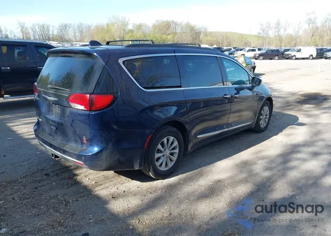 2017 Chrysler Pacifica Touring-L z USA, uszkodzony, nr VIN 2C4RC1BG8HR594451